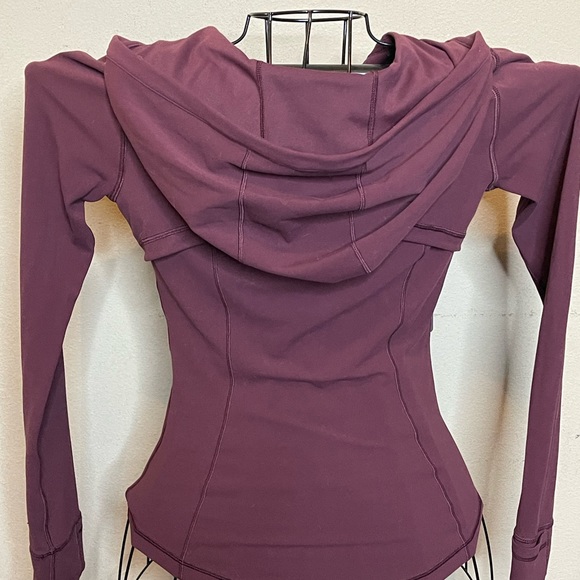 NWOT Lululemon zip up light weight hoody. Mint condition! Size 4 - Picture 4 of 9